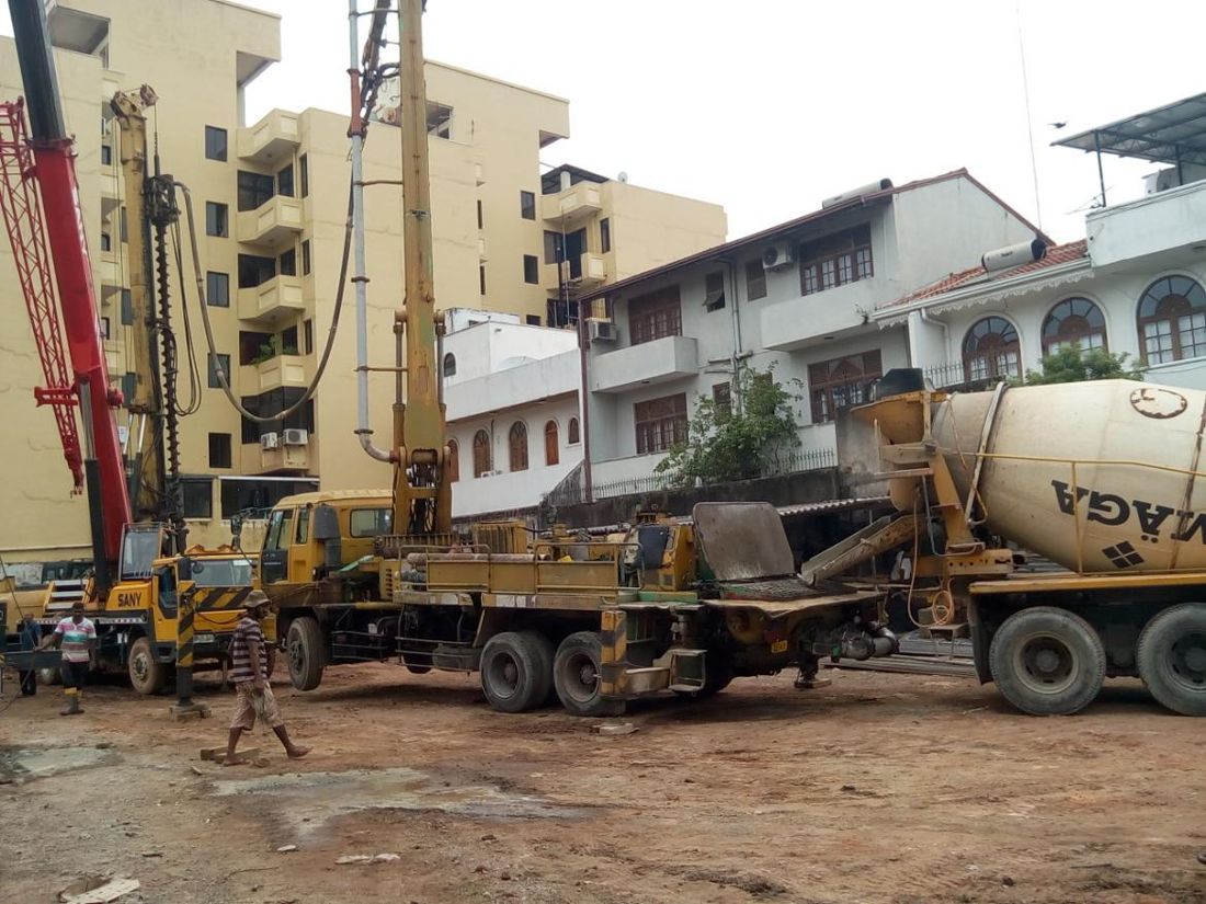 Piling rigs working on an apartment site in Colombo